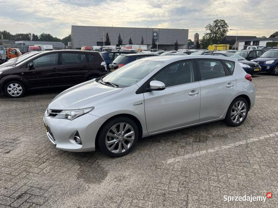 Toyota Auris Hybryda 18 welurowa tapicerka Szczecin