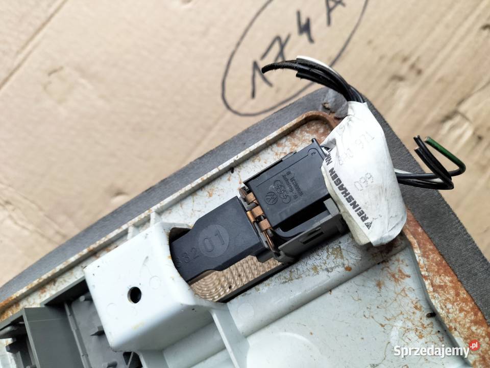AUDI 80B4 443877829 LAMPKA WNĘTRZA OŚWIETLENIE
