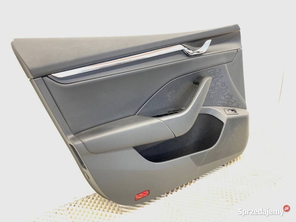 BOCZEK DRZWI LEWY PRZÓD SKODA OCTAVIA IV Kombi sprzedam