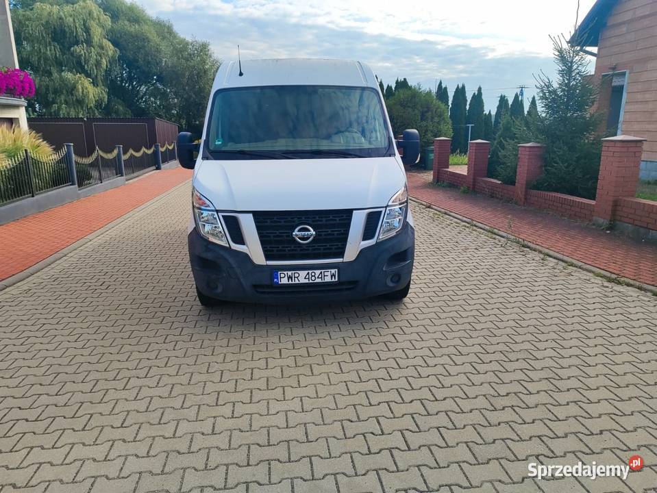 Nissan nv 400 biały
