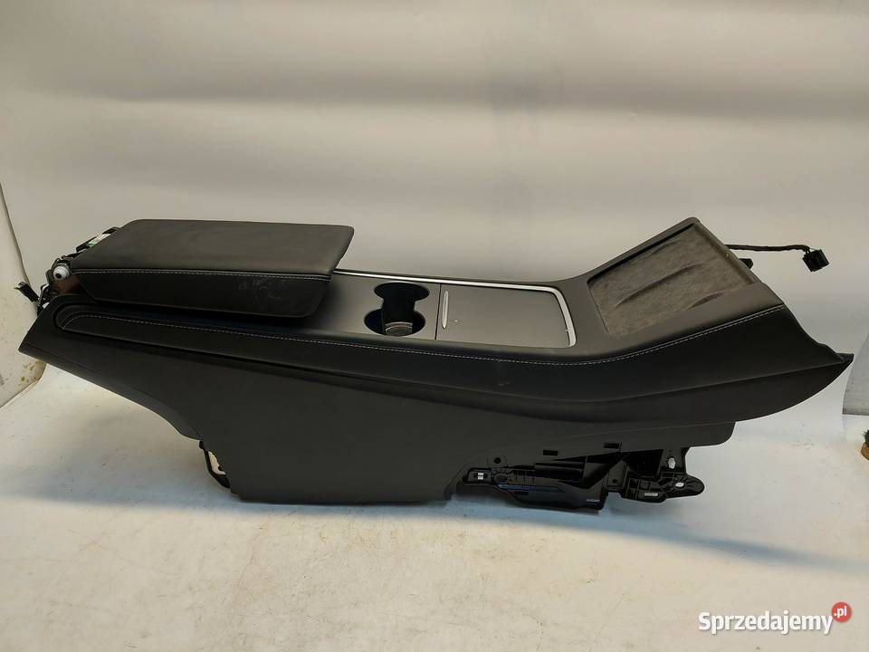 TESLA MODEL Y 2023r Podłokietnik tunel środkowy