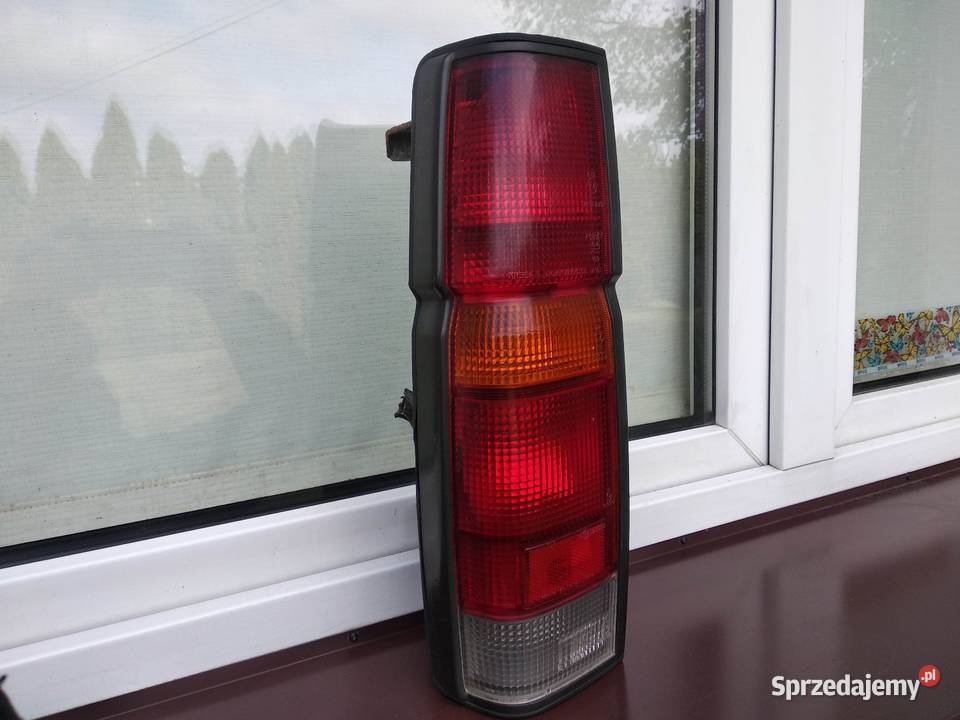 Nissan Navara D21 King Cab lampa tył tylna lewa osobowe łódzkie Sieradz