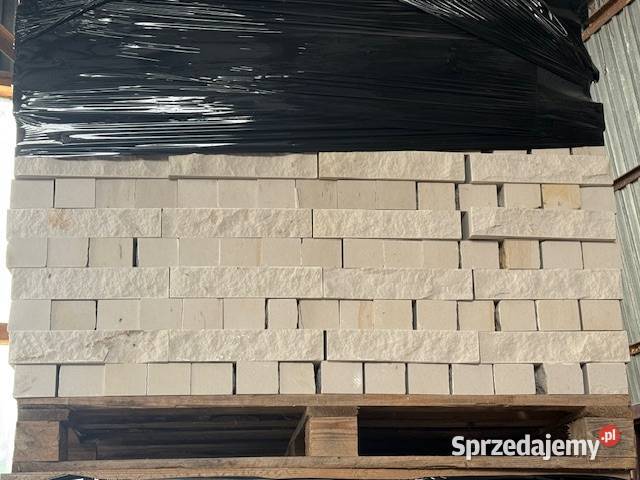 Cegły z kamienia Szydłowiec