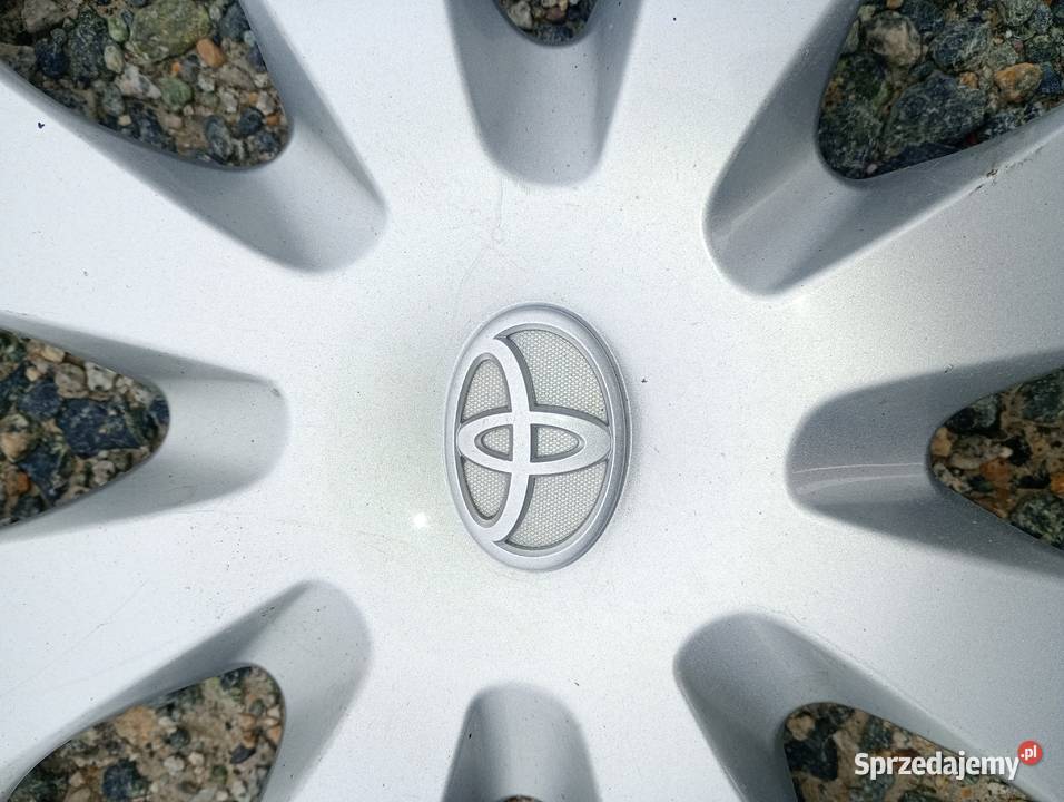 Dwa kołpaki 15 Toyota orginał używane plus dwa osobowe Wrocław