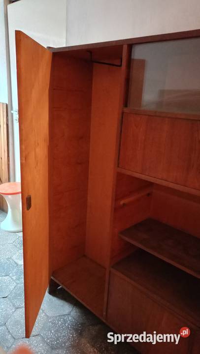 Biblioteczka z szybami i szafą Ręczno