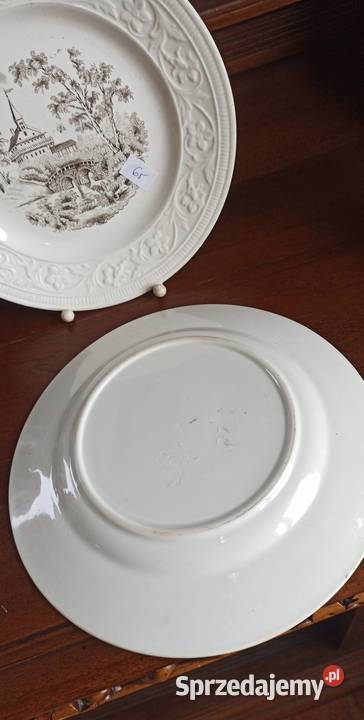 Talerz z reliefem na kołnierzu talerzu Syg Gdańsk