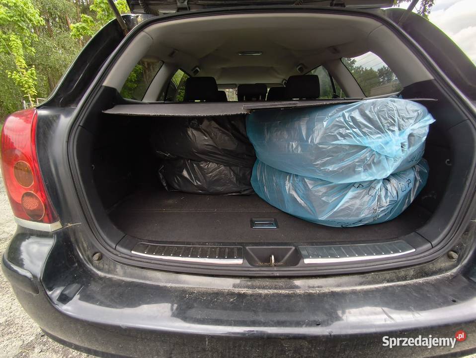 Czarna Toyota Avensis 18 benzyna 2004r kombi Zielona Góra