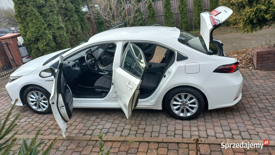 Toyota Corolla ECVT 18 Hybryda Pełna historia