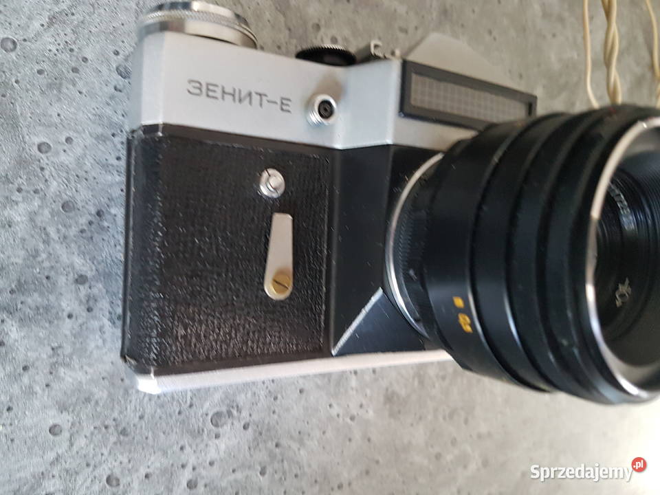 APARAT ZENIT E FUTERAL LAMPA BLYSKOWA KOMPLET