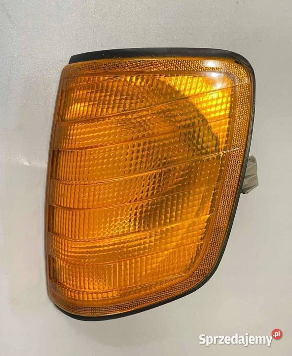 MercedesBenz E W124 Kierunkowskaz przedni Hella Łagiewniki