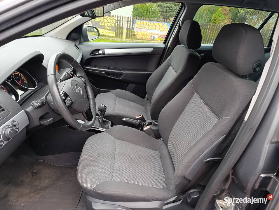Opel Astra H kombi 14 benzyna 2010r hak manualna Lgota-Mokrzesz