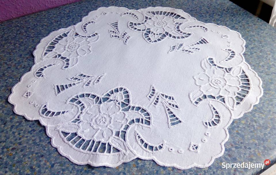 Serweta ręcznie haftowana biały Kalisz