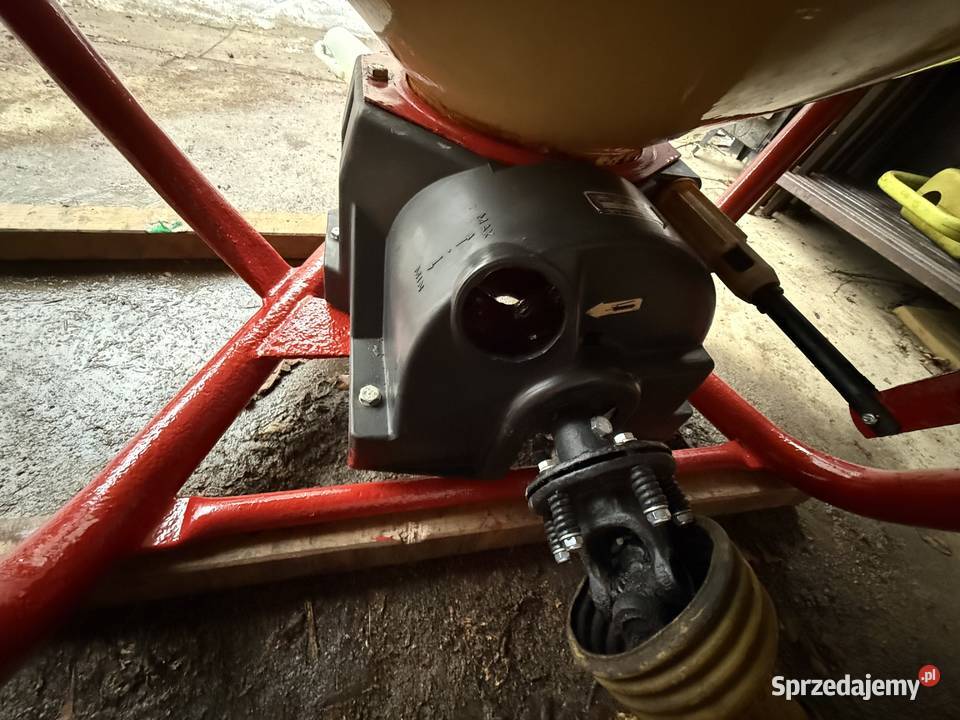 Rozsiewacz Vicon 400 l stan Vicon Łańcut