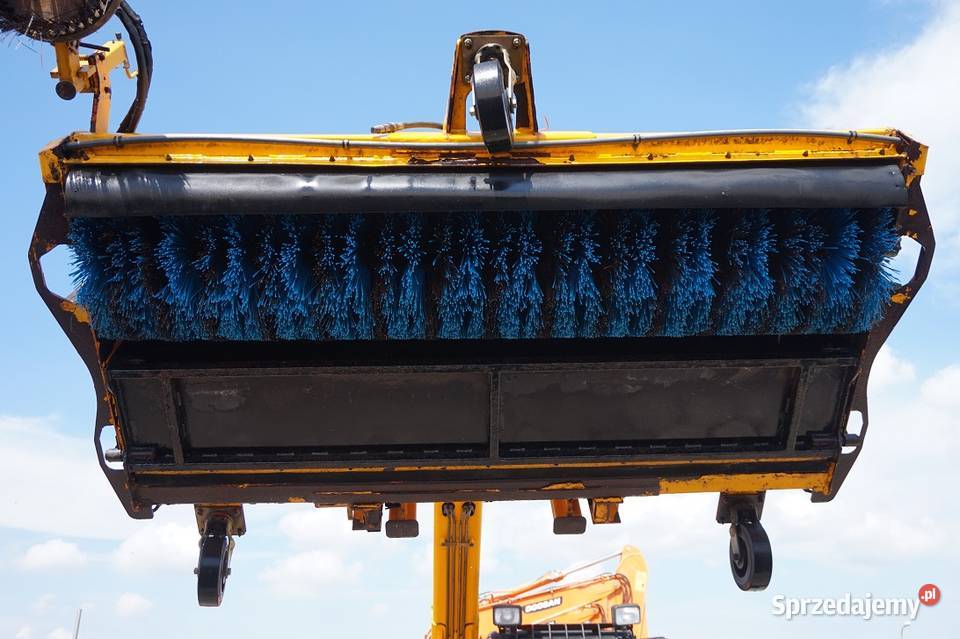 ZAMIATARKA MARKI JCB 240SC Tuliszków