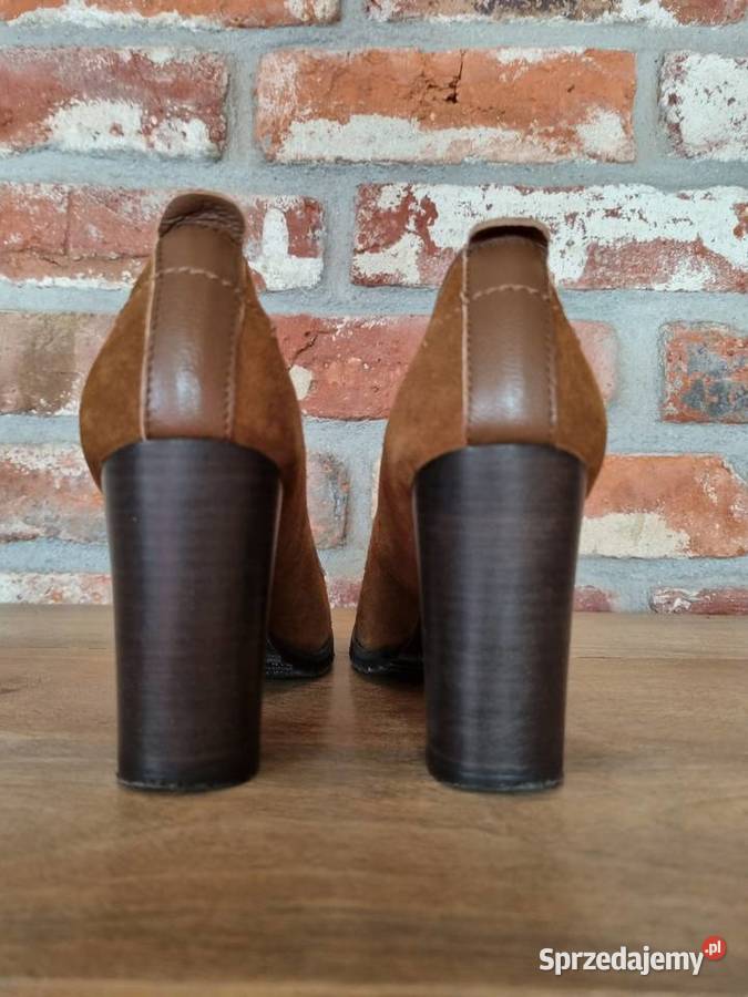 Zamszowe czółenka na obcasie Next Warszawa sprzedam