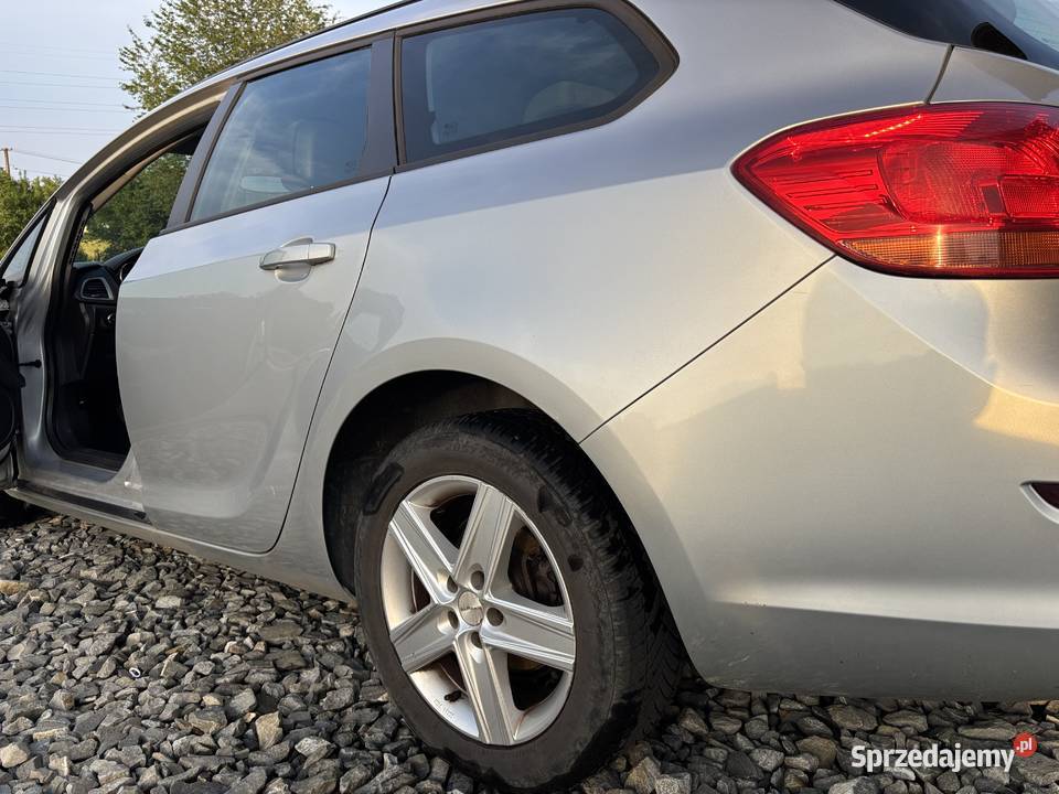 Opel Astra J Sports Tourer 14 Turbo 120 2011