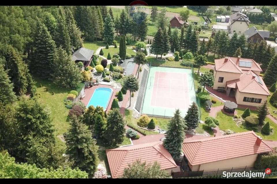 DomWilla z basenem i kortem tenisowym w górach 7700m2 Sprzedaż małopolskie Dobra