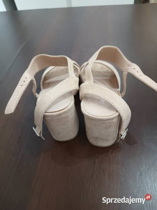 Beżowe buty na słupku Łódź