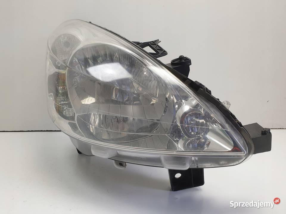Peugeot Partner II PRZEDNIA LAMPA PRAWA przód Rudka