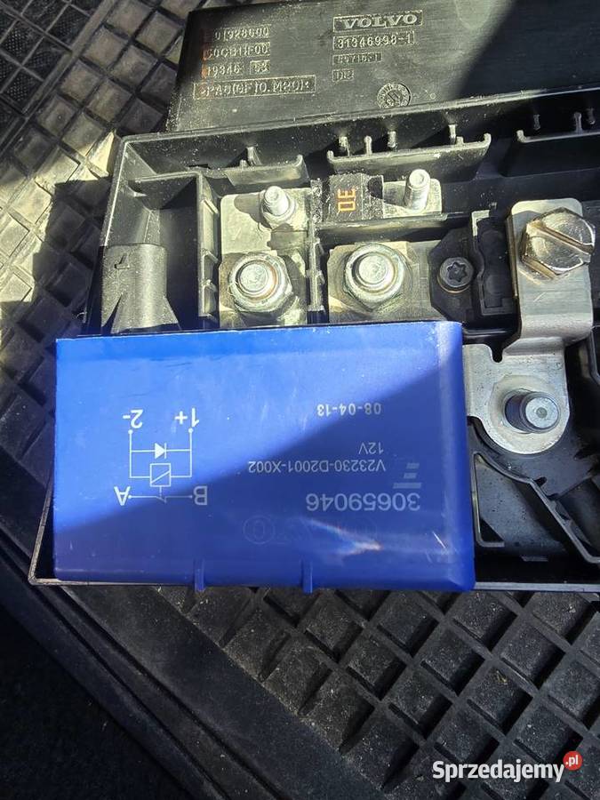Przekaznik akumulatora volvo v 40 Rok produkcji 2014