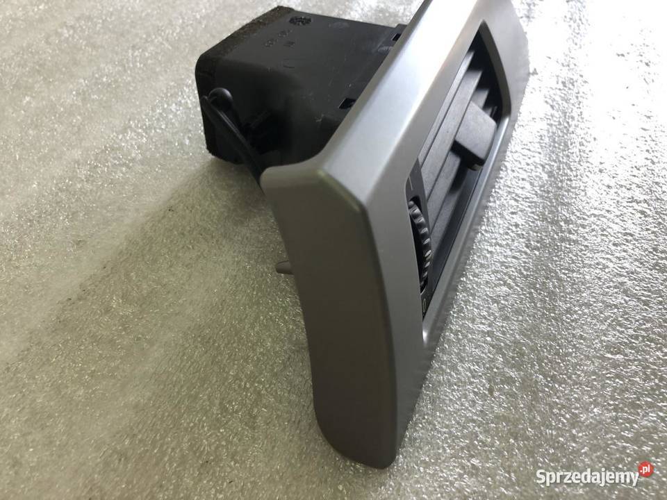 KRATKA NAWIEWU LEWA 9151165 BMW E90 E91 osobowe Kratki nawiewu sprzedam