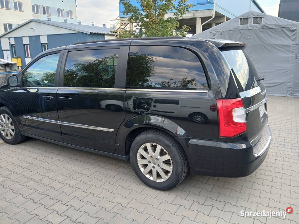 Chrysler town country