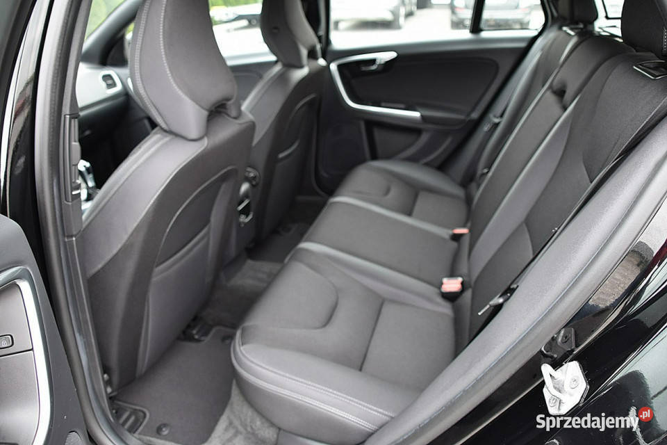 Volvo V60 20D4 184 Półskóra Led Navi Xenon Nowe Kucice sprzedam