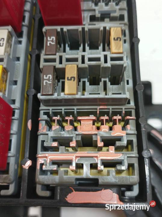 SKRZYNKA BEZPIECZNIKÓW 13 B HYB Alfa Romeo