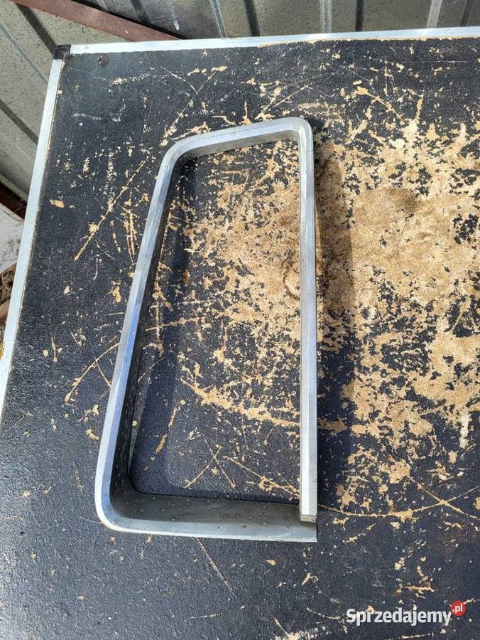 MUSTANG MK2 1974 1978 RAMKA PRAWA STRONA SZYBA