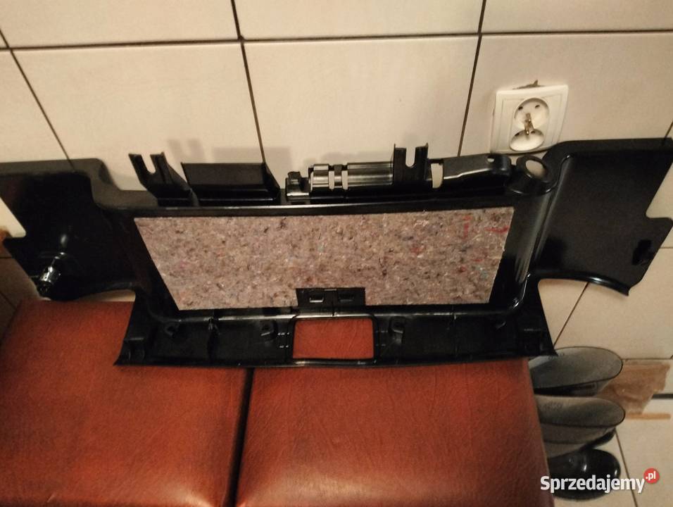 Tapicerka tylna bagażnika Mercedes SL 63 AMG osobowe Rzeszów