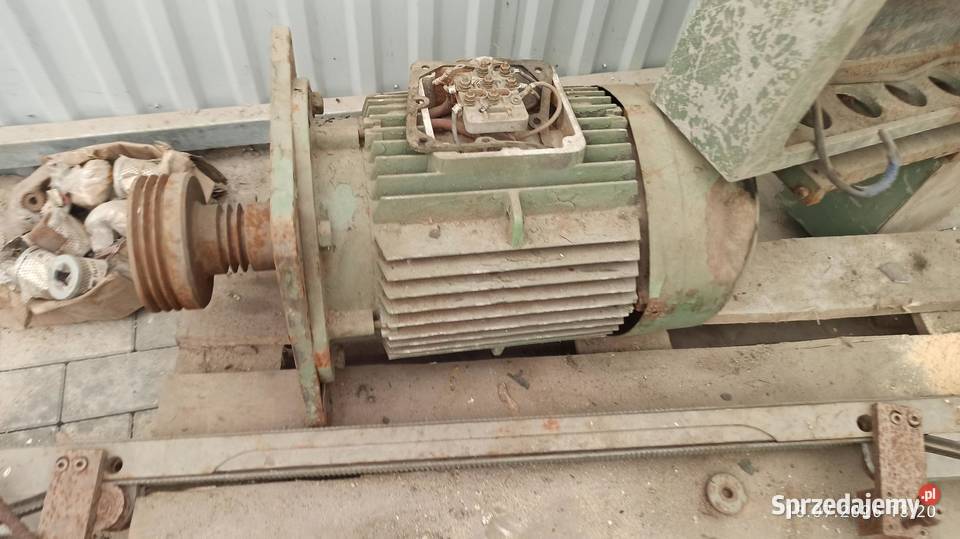 silnik 22 kW kołnierzowy z kołem pasowym płyta Kłodawa