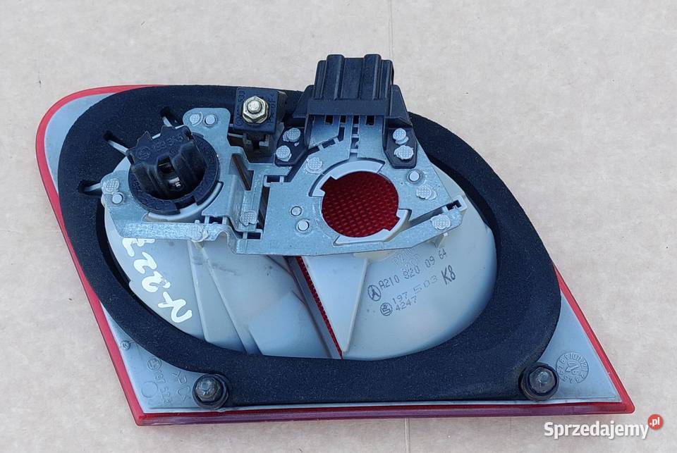 LAMPA LEWY TYŁ TYLNA MERCEDES E W210 A2108200964 osobowe sprzedam