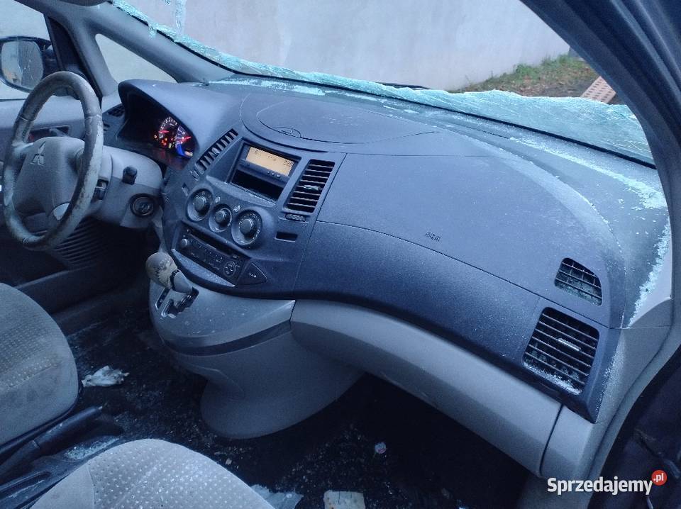 Mitsubishi Grandis Automat 24 2004r Części uszkodzony