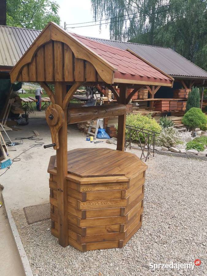 Drewniana obudowa studni Jasło