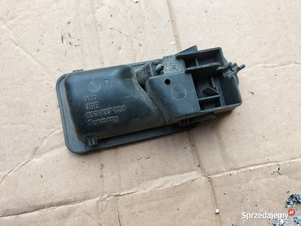 AUDI 80 B4 893837020 UCHWYT KLAMKI PRAWY PRZÓD