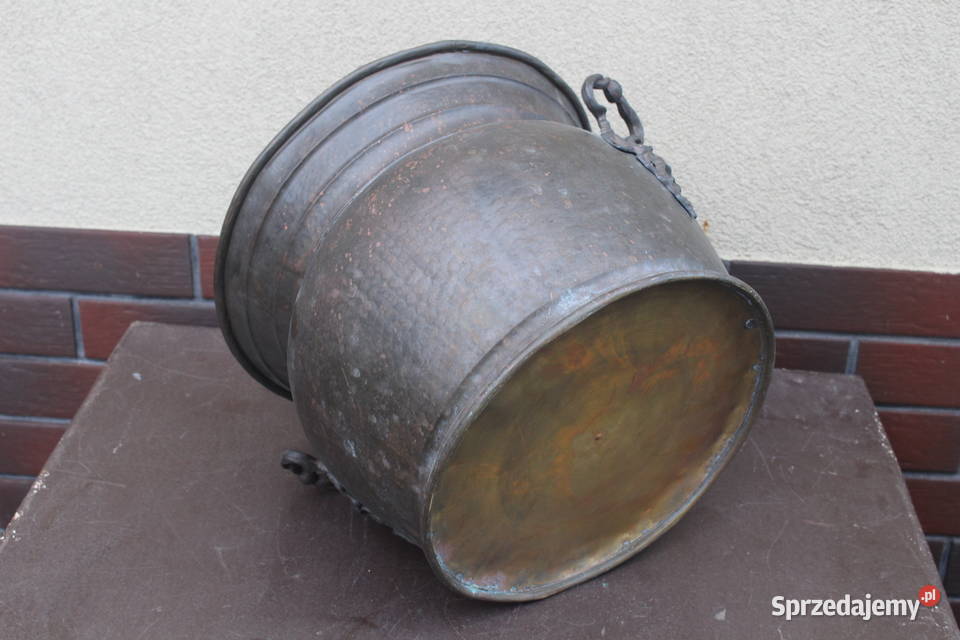 stary mosiężny garnek