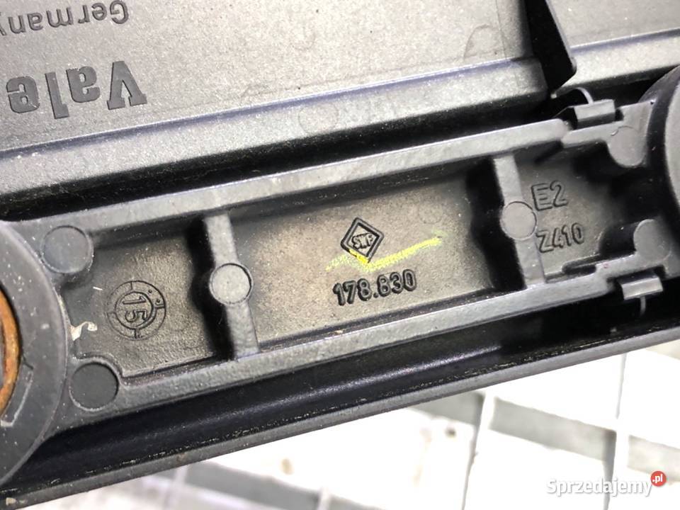 RAMIĘ WYCIERACZKI PRAWY PRZÓD AUDI Q7 4L 0616