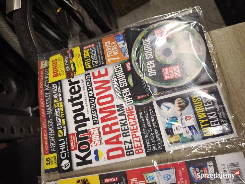 Zestaw gazet czasopism Komputer Świat roczniki