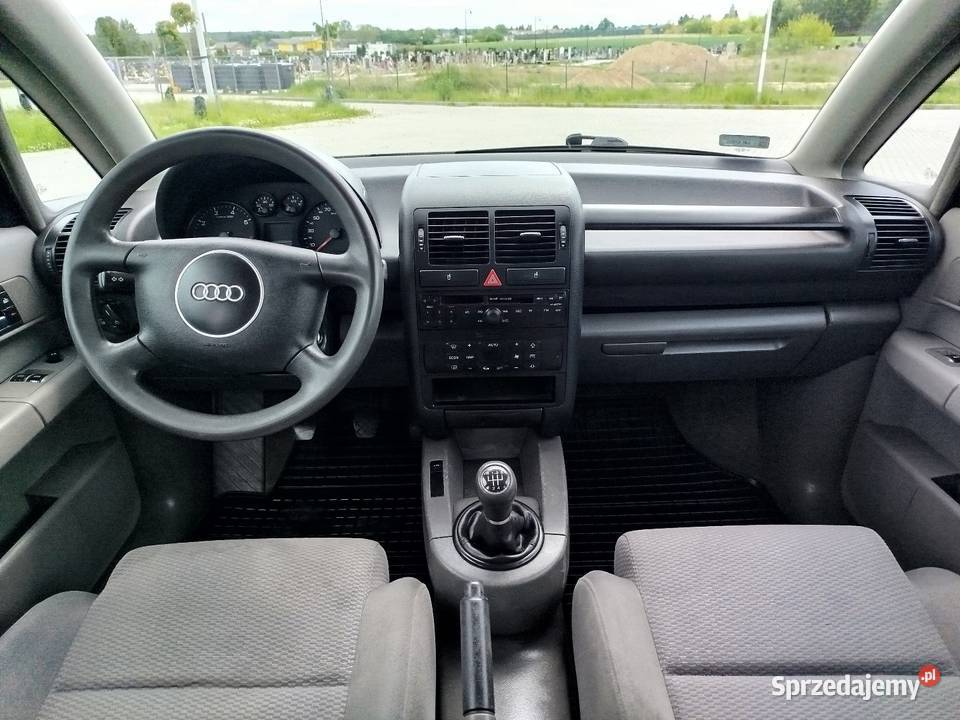 Czarne audi a2 14 Benzyna 2002 zadbany Świdnik