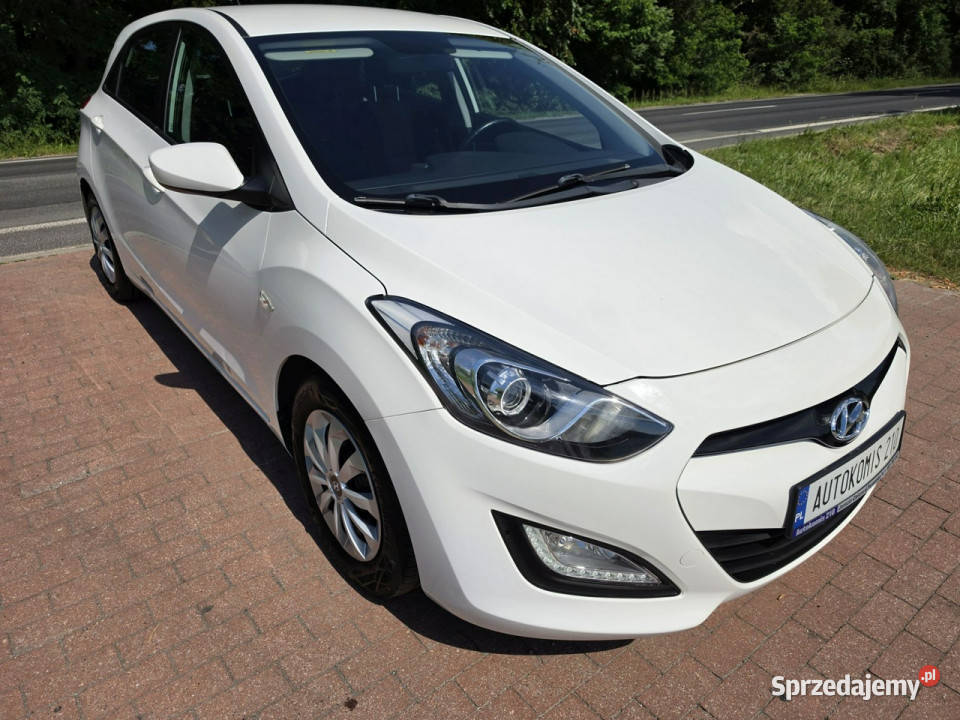 Hyundai i30 Hyundai i30 5 drzwi 14 benzynka 99 w manualna Cielcza