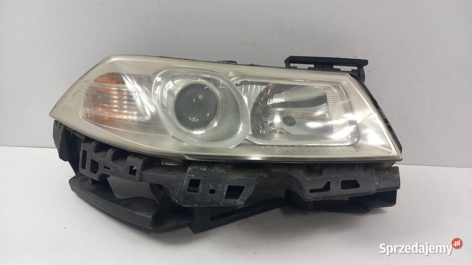 RENAULT MEGANE II LIFT LAMPA PRZÓD PRAWA EU osobowe Zbierkowo