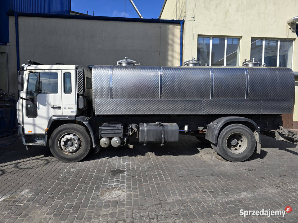 Samochód do przewozu mleka wody VOLVO FL 220 12 Dzbądzek