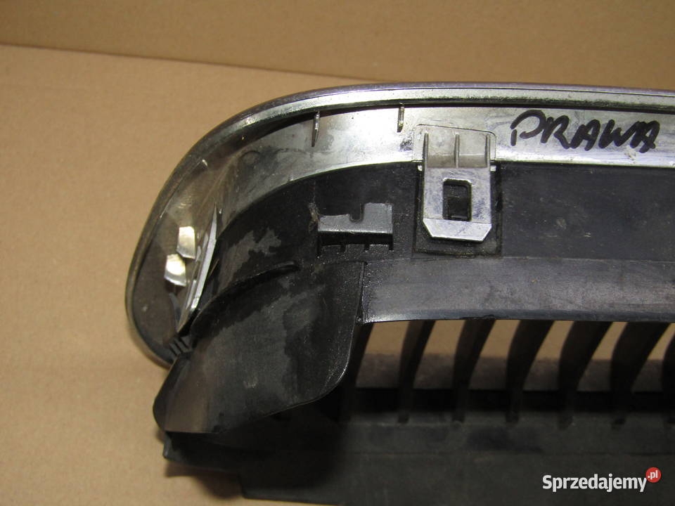 GRILL ATRAPA NERKA PRAWA BMW 3 E46 8159624 osobowe łódzkie Mysłaków