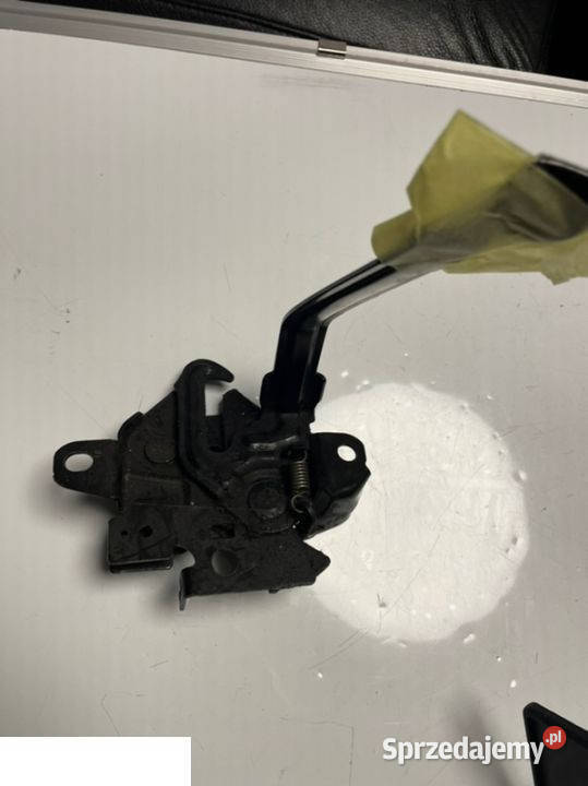 Toyota Auris 1218 zamek maski przód Kozubszczyzna