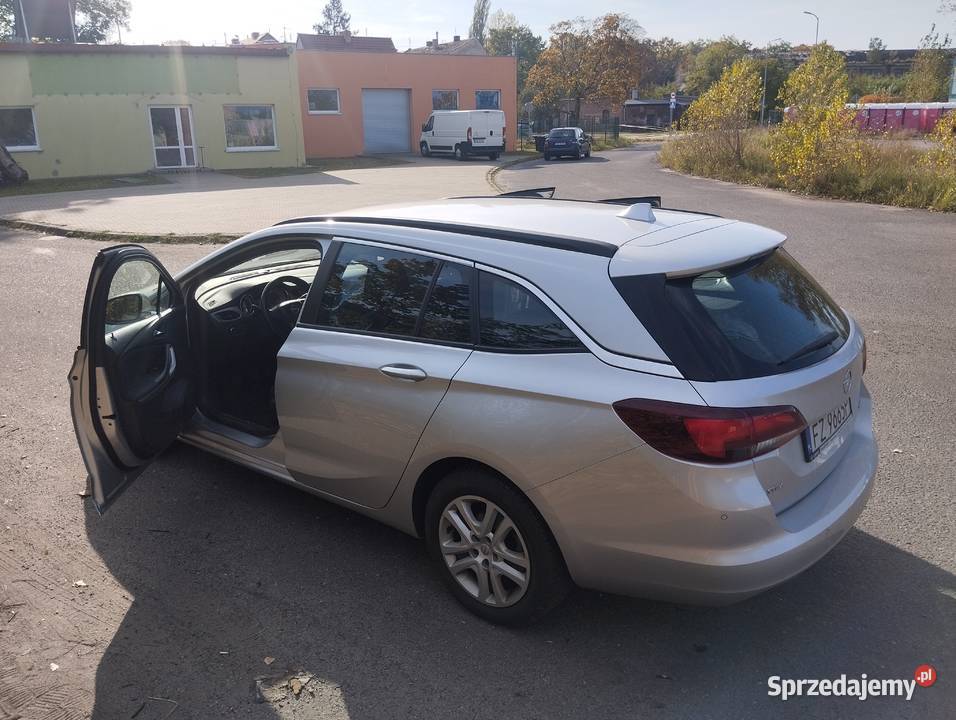 Opel Astra Sport Tourer kombi benzyna benzyna Astra