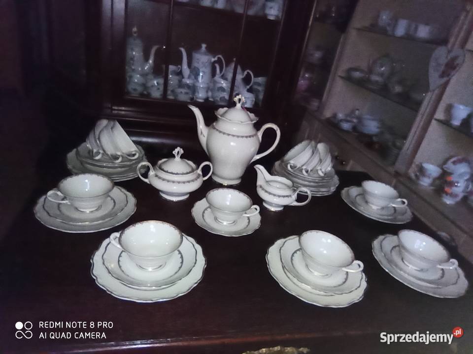 Serwis do kawy ecru ze złotem Na 12 osób Porcelana i szkło Gdańsk sprzedam