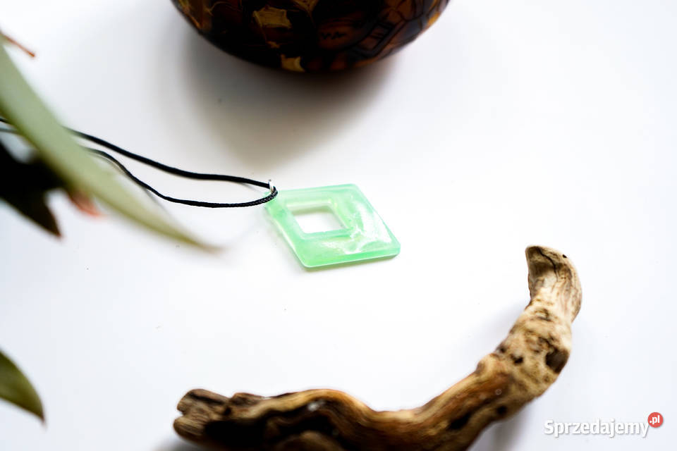 Zielony wisiorek romb świecący w ciemności i UV mazowieckie Warszawa