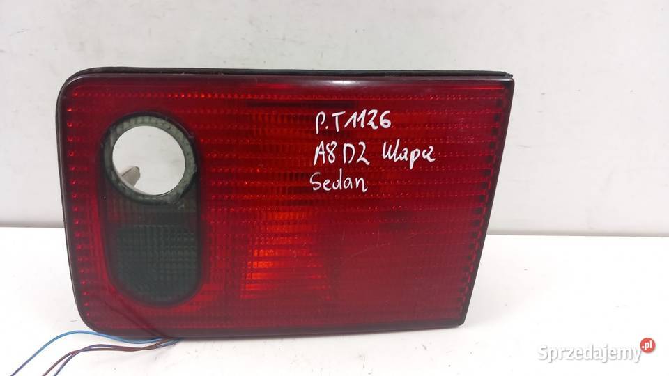 AUDI A8 D2 LAMPA TYŁ PRAWA W KLAPĘ osobowe Zbierkowo