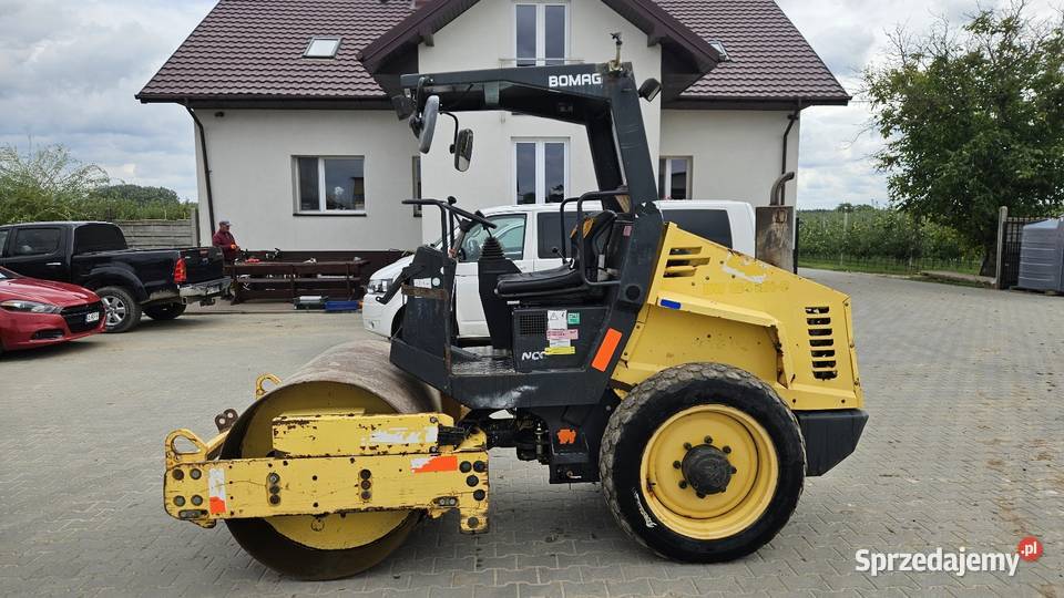 Walec drogowy gumametal Bomag BW124 DH3 27t