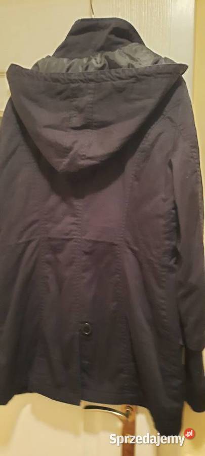 Czarna kurtka lekko ocieplana z odpinanym Lublin